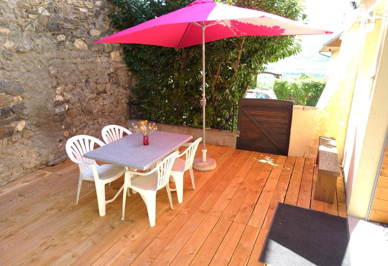 Appartement Spacieux Avec Terrasse Saint-André-dʼEmbrun Exterior foto